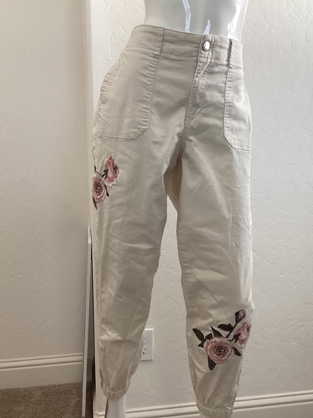 Lane Bryant, NEW WITHOUT TAGS, cream colored, embroidered, sz 16, elastic waist